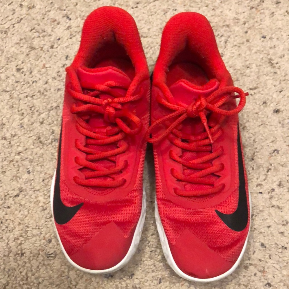 Uni-sex basketball shoes